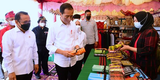 Jokowi Borong Produk UMKM di Wakatobi