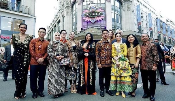 keseruan gibran rakabuming di paris