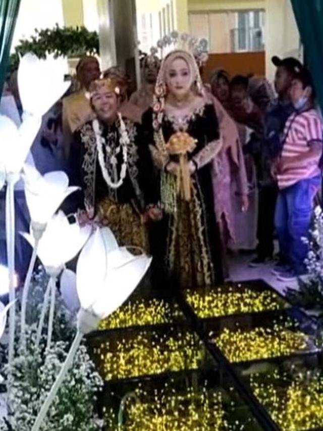 intip momen pernikahan adul dan wenty eri banjir air mata