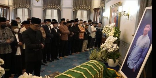 Ridwan Kamil Pimpin Salat Jenazah untuk Eril di Gedung Pakuan