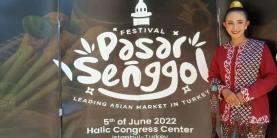 Mengenal Gelar Gian Christ Merryl, Penari Bangga Kenakan Pakaian Khas Kediri di Turki