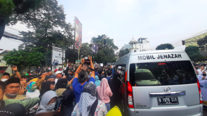 jenazah eril menuju pemakaman