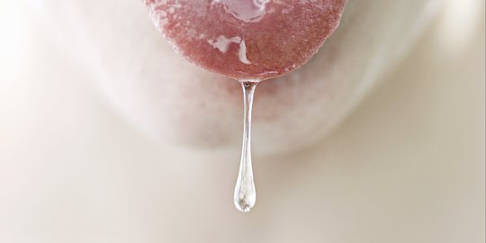 13 Penyebab Sering Meludah yang Penting Diketahui, Tunjukkan Kondisi Kesehatan