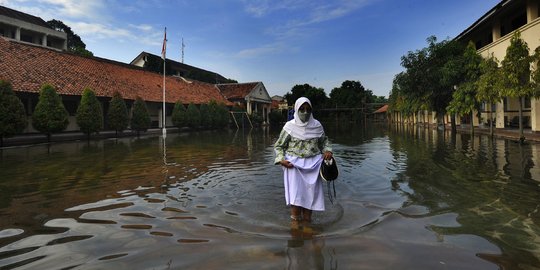 Sudah Tiga Minggu Banjir Genangi SMAN 4 Tangerang Selatan