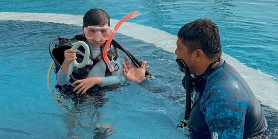 Keren Banget, Ini Deretan Foto Gempi Anak Gading dan Gisel Belajar Diving
