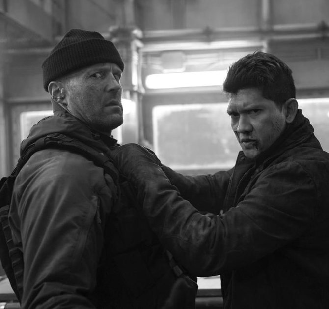 banjir pujian ini momen iko uwais adu akting dengan jason statham