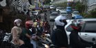Polisi Larang Warga Pakai Sandal Jepit saat Naik Motor