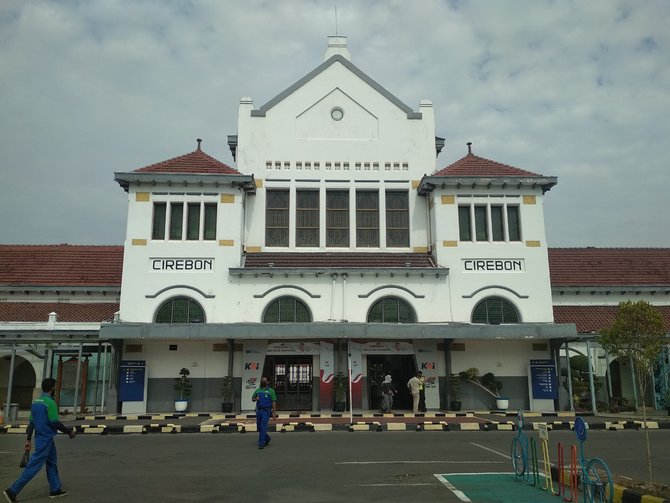 stasiun kereta api cirebon