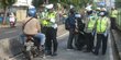 Polisi: Pengendara Motor Pakai Sandal Jepit akan Ditilang Tidak Benar