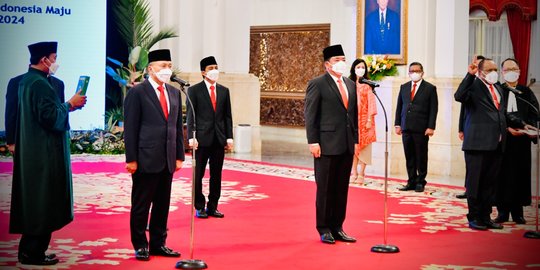 Momen Pelantikan Menteri dan Wakil Menteri Baru Jokowi-Ma'ruf