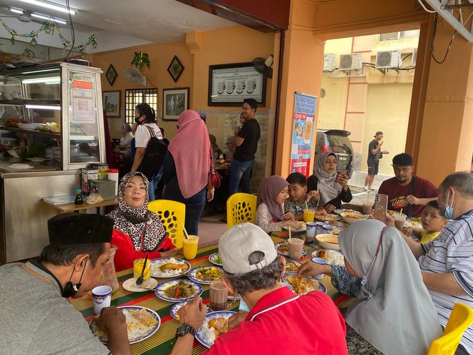 ajak orang tua makan pengunjung ini dapat perlakuan buruk dari pihak restoran