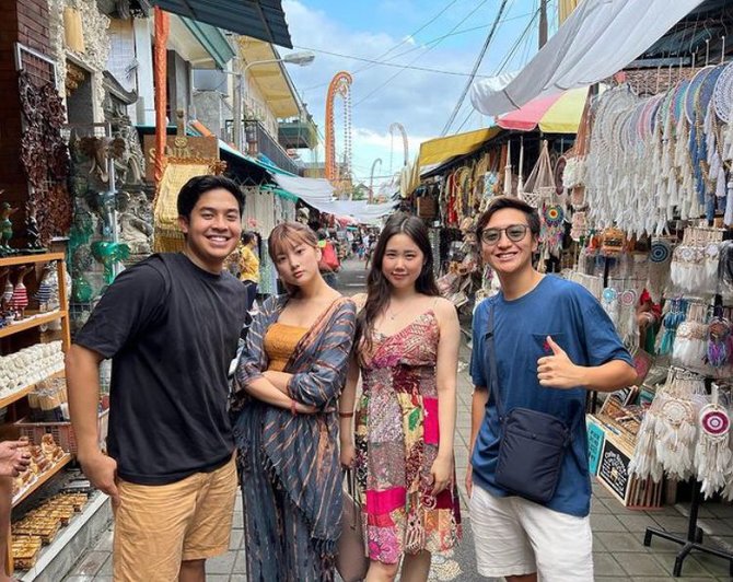 liburan hitomi an rachel di bali bareng waseda boys