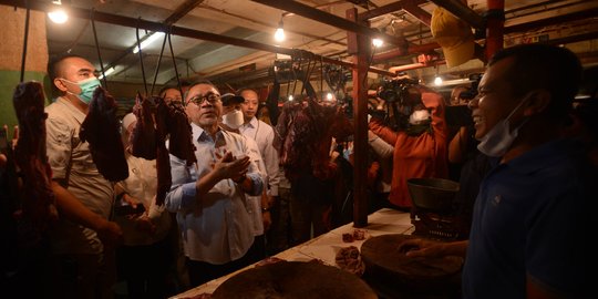 Blusukan di Pasar Cibubur, Mendag Zulkifli Hasan Kaget Harga Bahan Pokok Naik Semua