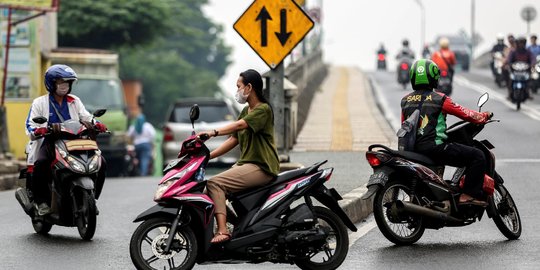 Penjelasan Lengkap Kakorlantas soal Polemik Larangan Pemotor Pakai Sendal Jepit