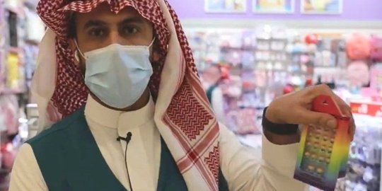 Saudi Sita Mainan dan Pakaian Anak Berwarna Pelangi, Ini Alasannya