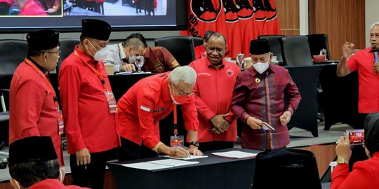 Disaksikan Megawati, Ganjar dan Gibran Teken Surat Pernyataan di Atas Meterai