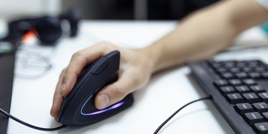 3 Kelebihan Vertical Mouse Untuk Penggunaan Harian, Tangan Tetap Nyaman saat Bekerja