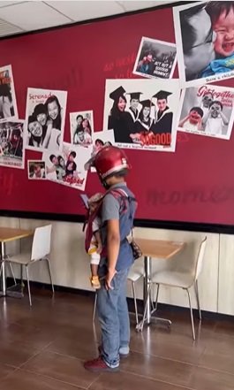 perjuangan pria kerja sambil gendong anak tangisnya pecah dihadiahi motor oleh ustaz