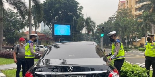 Pengemudi Mercy di SCBD Ditemukan Meninggal Dunia dalam Mobil