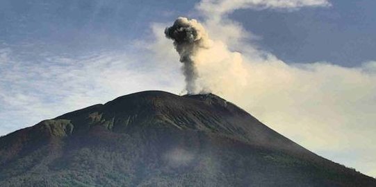 Gunung Ile Lewotolok Erupsi Lagi