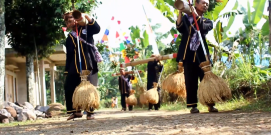 Serunya Rengkong Hatong, Tradisi Petani Sunda untuk Ungkapan Rasa Bahagia saat Panen