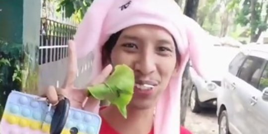 Diundang ke Pernikahan Teman Main Masa Kecil, Aksi Sekelompok Pria Ini Curi Perhatian