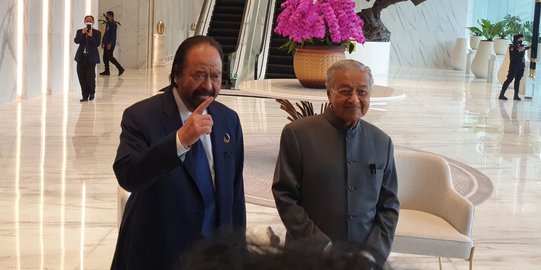 Surya Paloh Ungkap Isi Pertemuannya dengan Mahathir Mohamad