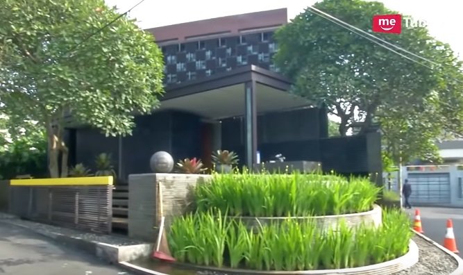 potret rumah ridwan kamil