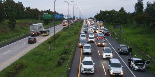 Waspada Macet, Jasa Marga Perbaiki 5 Titik Jalan Tol Jakarta-Cikampek