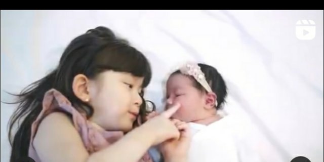 Jadi Kakak, Ini 6 Potret Terbaru Vechia Anak Franda Bersama Baby Faleia