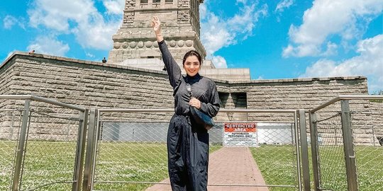 6 Gaya Ashanty saat Liburan di New York, Penampilannya Mencuri Perhatian