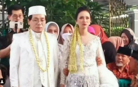 perempuan asal batang menikah dengan lee minho