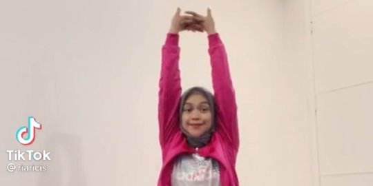 Lakukan Split, Intip Potret Ria Ricis yang Aktif Berolahraga Meski Hamil Besar