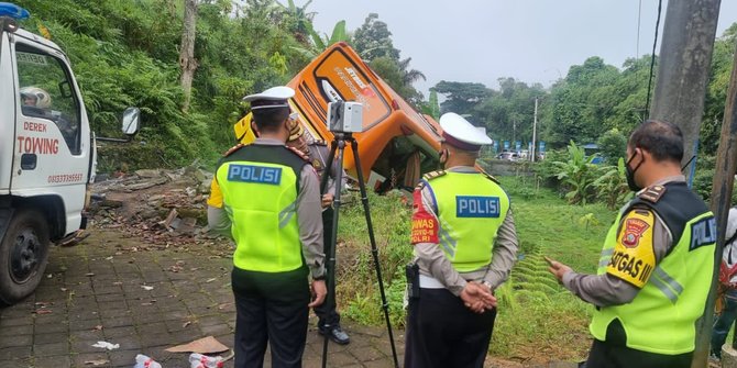 Tabrakan Beruntun Di Tabanan Bali, Lima WNA Terluka | Merdeka.com