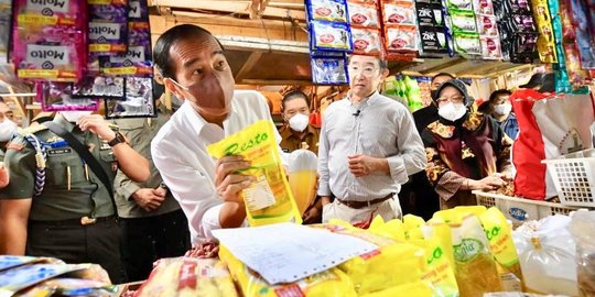 Jokowi Sebut Luhut dan Zulhas Minta Waktu 1 Bulan agar Harga Minyak Goreng Merata