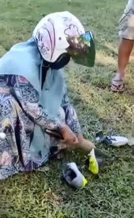 istri ngamuk bawa golok ke lapangan lihat yang dilakukannya ke barang suami