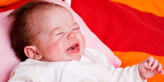 Tanda Bayi Alami Infeksi Telinga, Pahami Cara Mengatasinya