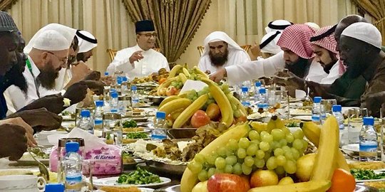 Cek Fakta Hoaks Foto Anies Baswedan Pesta Pora Dan Makan Makan Merdeka Com