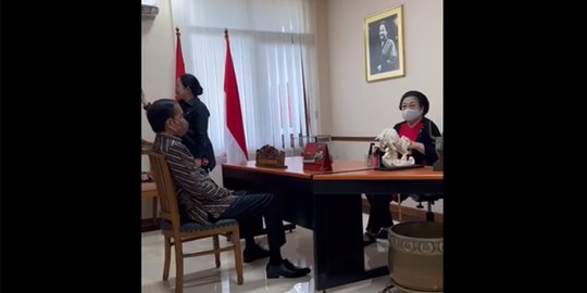 Momen Jokowi dan Megawati Berbincang Sebelum Rakernas, Puan Bocorkan Isi Pembicaraan