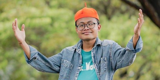 Selalu Tampil dengan Topi Oranye, Ini Alasan Sony Wakwaw Tak Mau Melepasnya