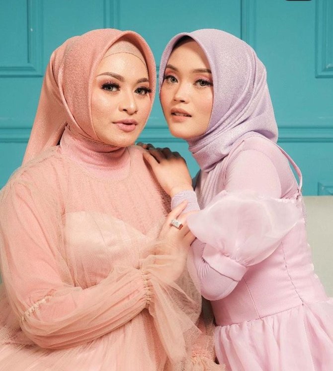 5 potret kebersamaan nathalie holscher dan putri delina yang terasa begitu hangat