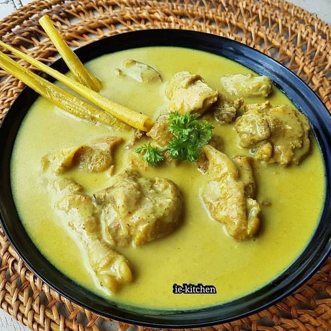 opor ayam kuning