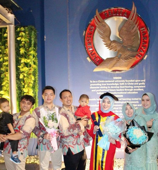 nabilah ayu wisuda
