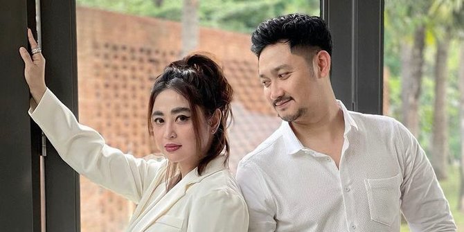 Digugat Cerai Sang Suami Ini Perjalanan Cinta Dewi Perssik Dan Angga