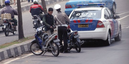 Melanggar Lalu Lintas Agar Tidak Ditilang Polisi, Begini Triknya