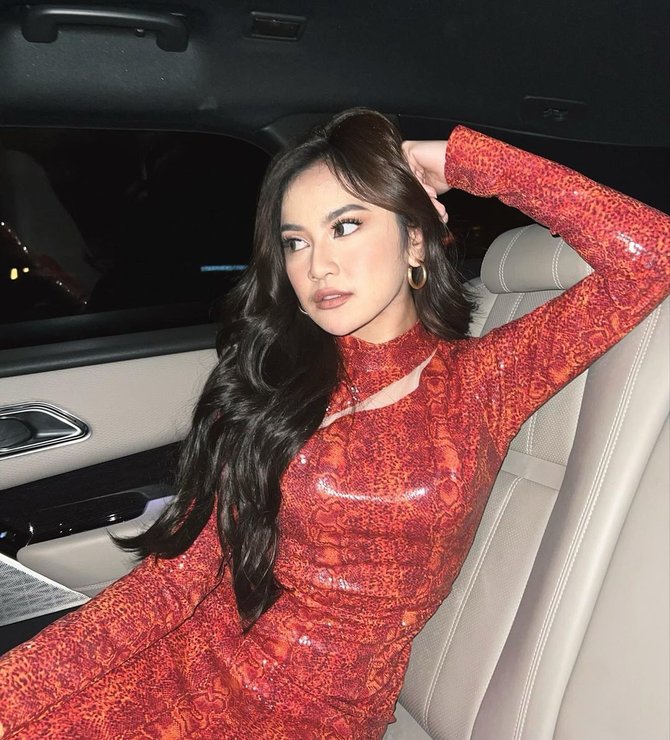 potret mahalini di acara ultah putri delina