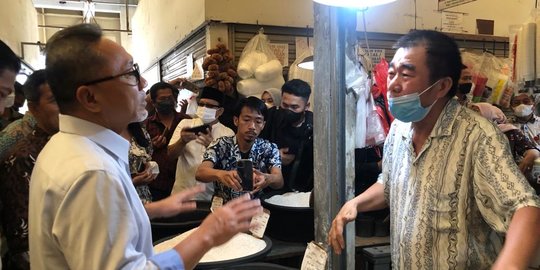 Mendag: Stok Minyak Goreng di Pasar Kosambi Bandung Lebih, Tak Ada Lagi Antrean