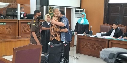 Momen M Kece-Irjen Napoleon Pelukan di Persidangan dan Saling Mendoakan