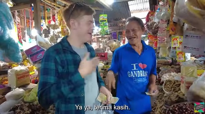 para pedagang kena prank bule awalnya pakai bahasa inggris ending nya omong jawa