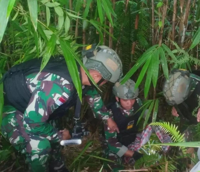 pasukan tni sikat penyelundup narkoba di perbatasan indonesia malaysia